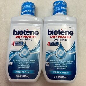 NIP (2) 8oz Bottles Biotene Dry Mouth Oral Rinse Fresh Mint Dental Mouthwash